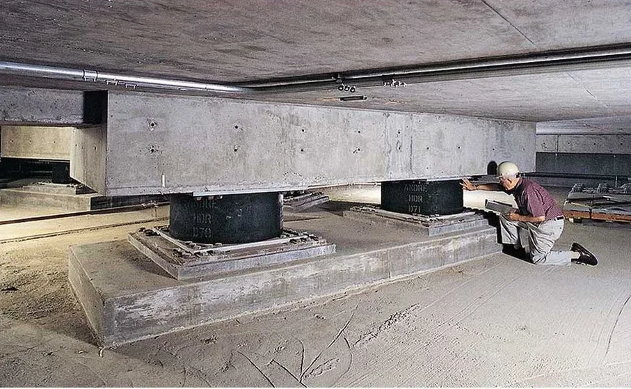 Projeto de Isolamento Sísmico de Base em Bauru: Análise e Dimensionamento