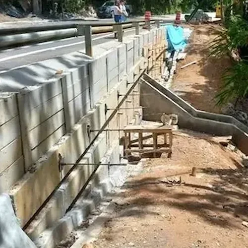 Projeto de Muros de Contenção em Bauru: Solo Arenoso Exige Rigor Técnico